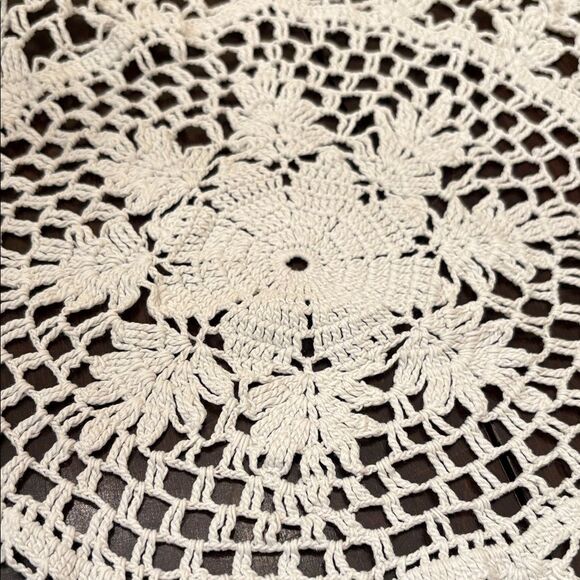 Elegant cream Crochet Doily - Picture 3 of 3